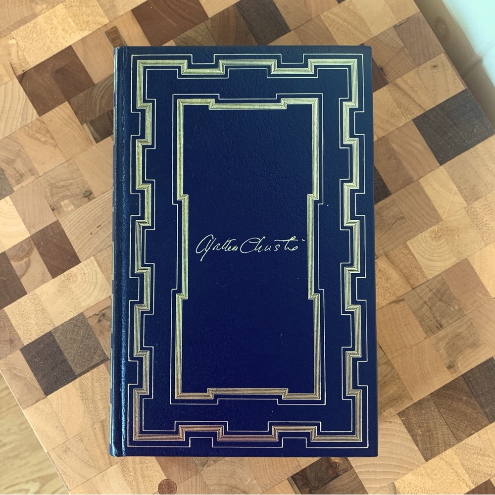 AGATHA CHRISTIE 1975 Edition 2 Stories in One Book In French